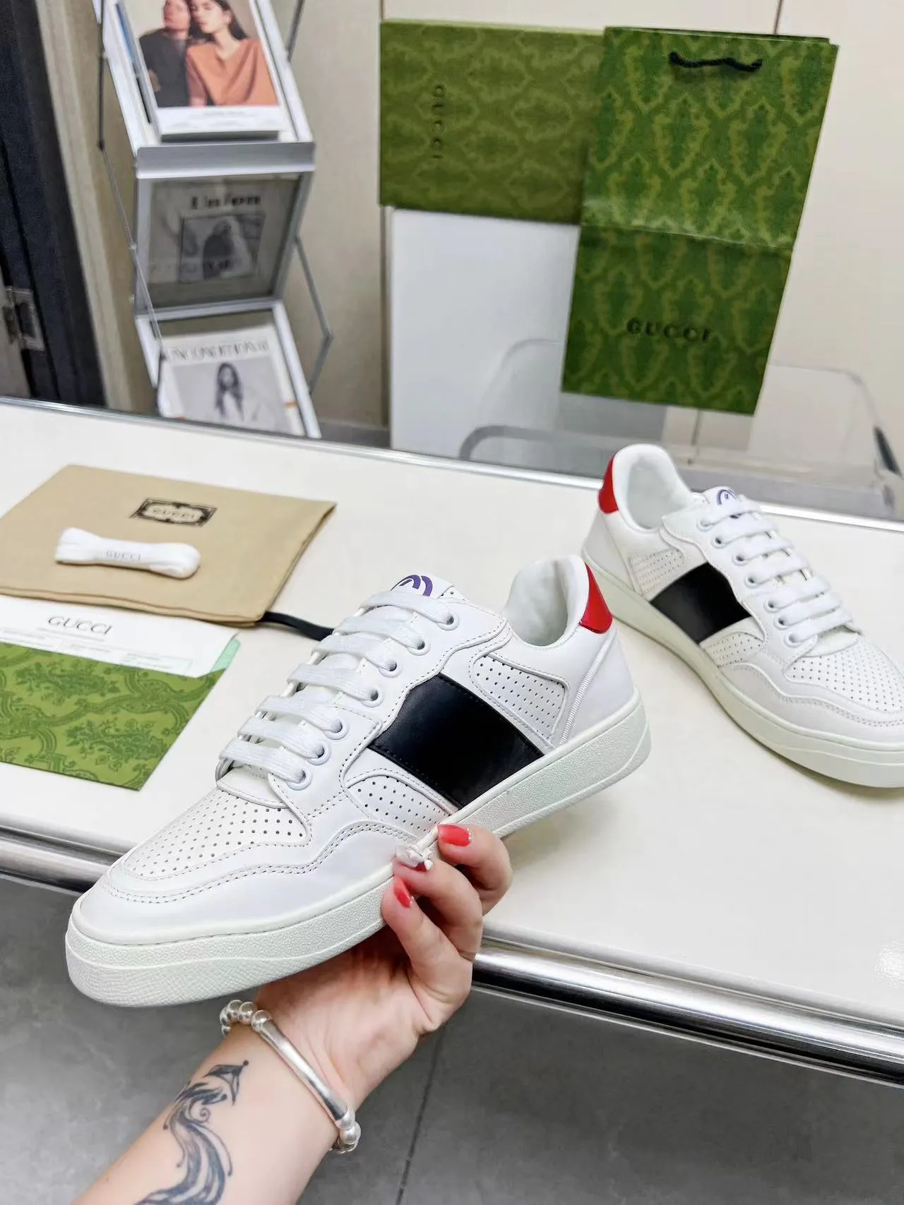 P620 💞💞Gucci G Home’s latest popular sports shoes, couple’s style, casual, retro white shoes 🌸🌸🌸 New popular series. The exquisite and compact interlocking double G logo romantically interprets the aesthetic concept of this series. Made of off-white leather, retro inspiration is cleverly blended into the sneaker design to reinterpret the brand logo. Exquisitely packaged at the delivery counter 🛍📦 ▪️Fabric: Original custom-made imported first-layer cowhide leather ▪️Lining: Original custom-made imported cowhide lining ▪️Outsole: Original molded two-color TPU outsole ▪️Size: Women's 35-40 / Men's 39-45